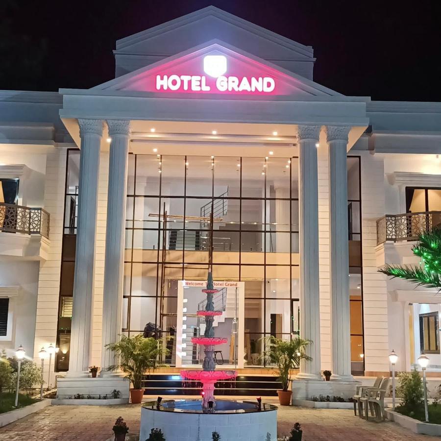 Hotel Grand Khuldabad エクステリア 写真