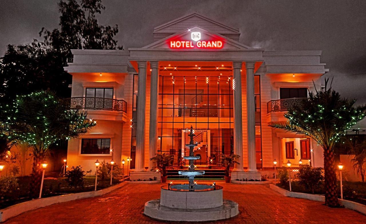 Hotel Grand Khuldabad エクステリア 写真