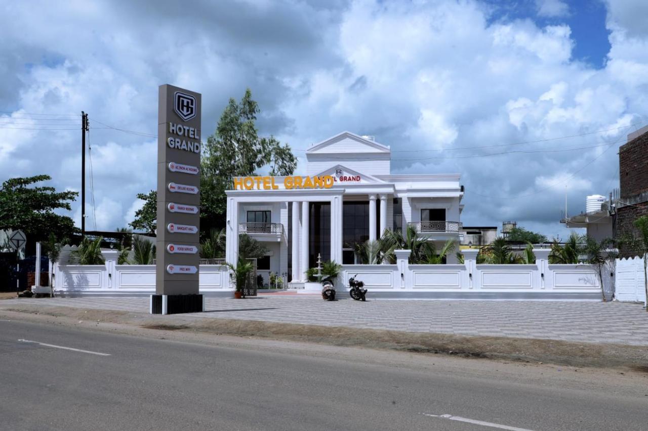 Hotel Grand Khuldabad エクステリア 写真
