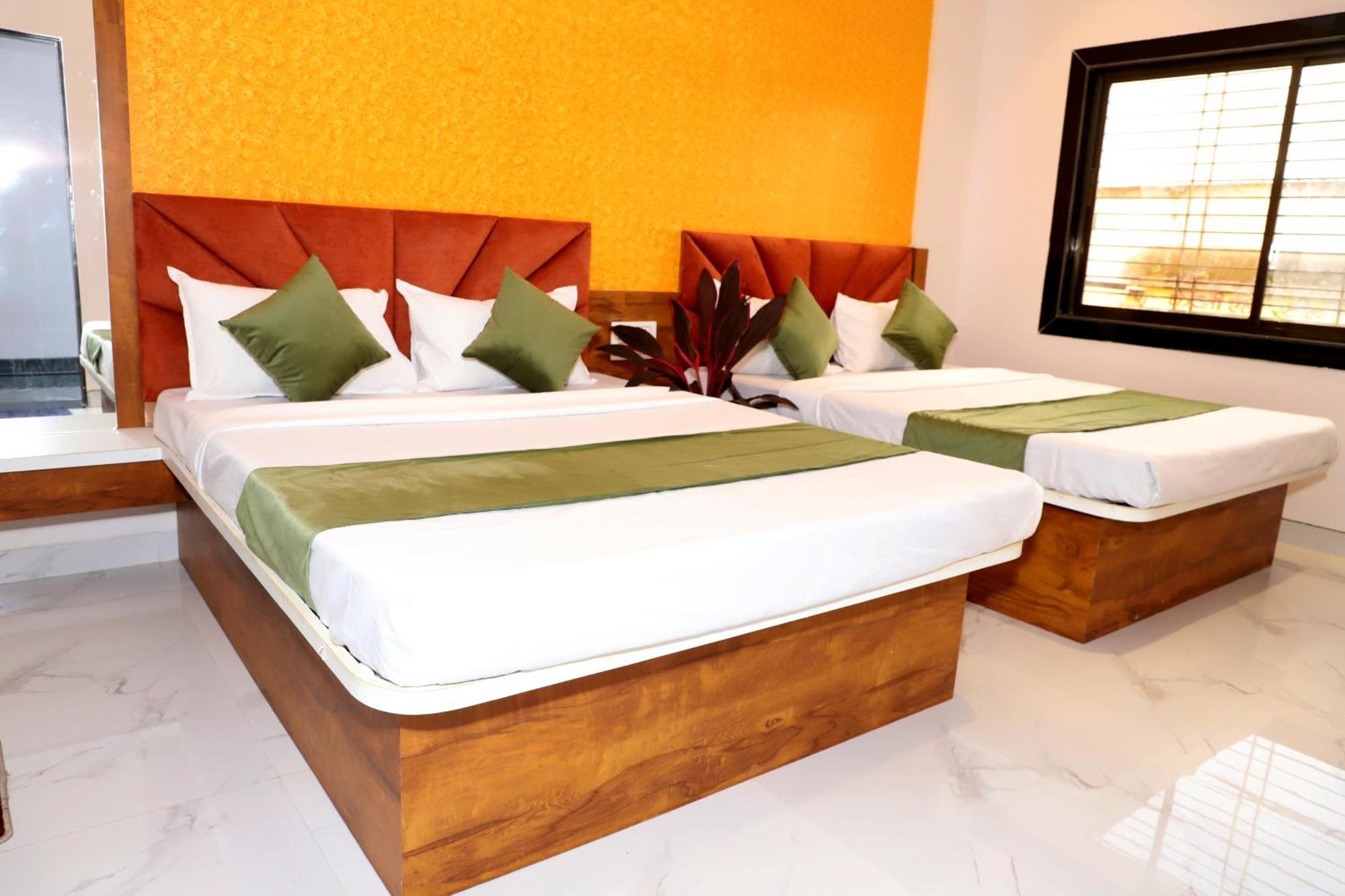 Hotel Grand Khuldabad エクステリア 写真
