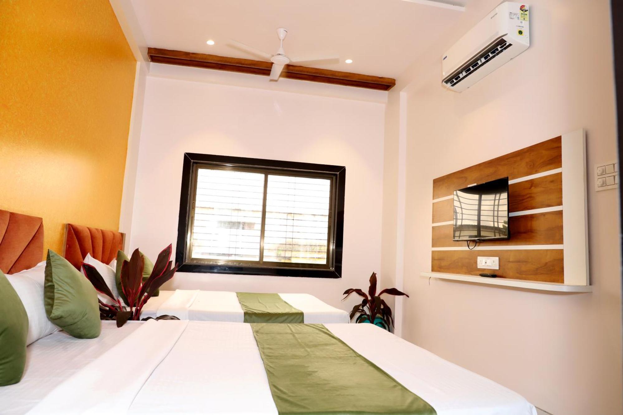 Hotel Grand Khuldabad エクステリア 写真