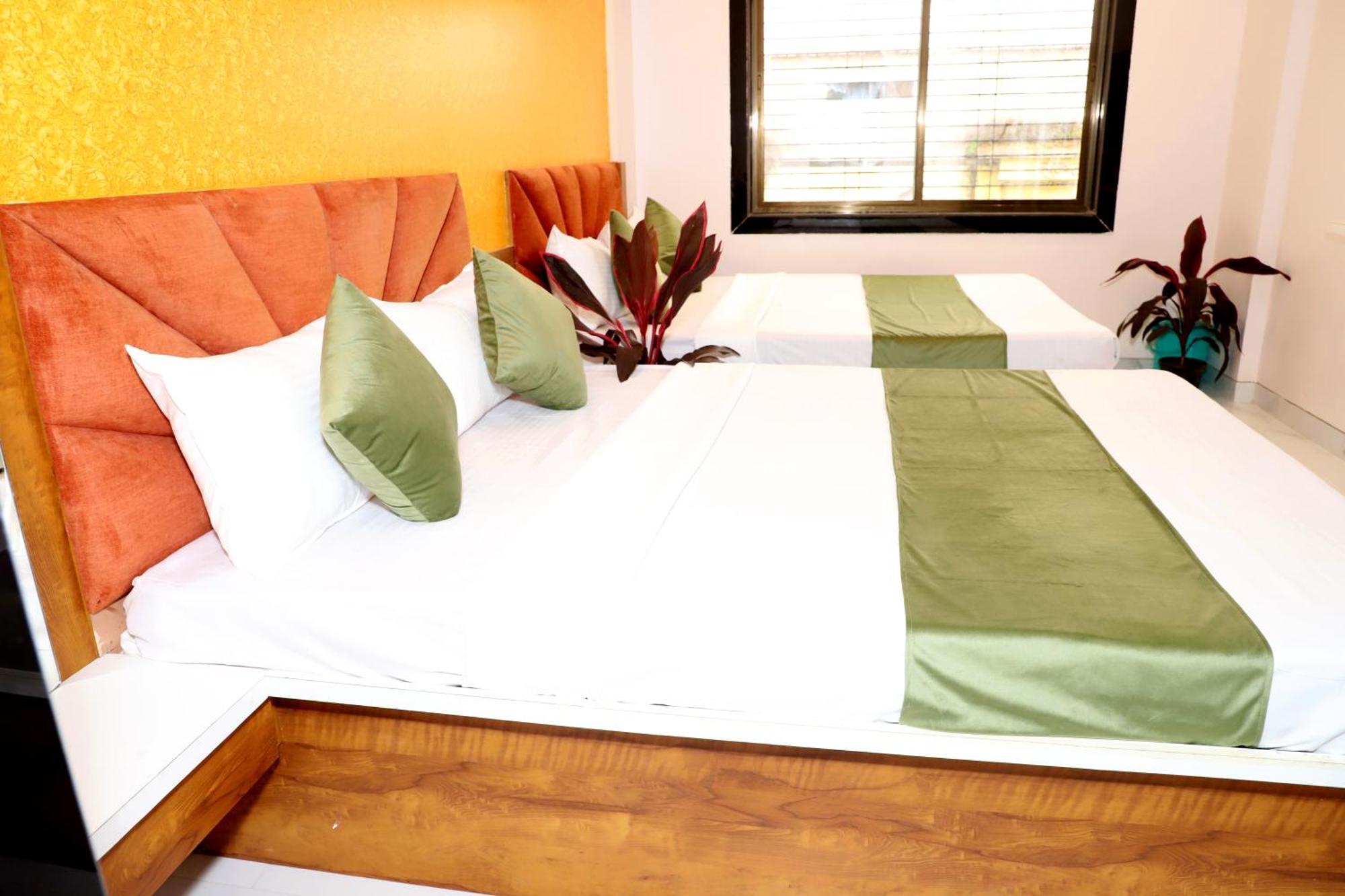 Hotel Grand Khuldabad エクステリア 写真