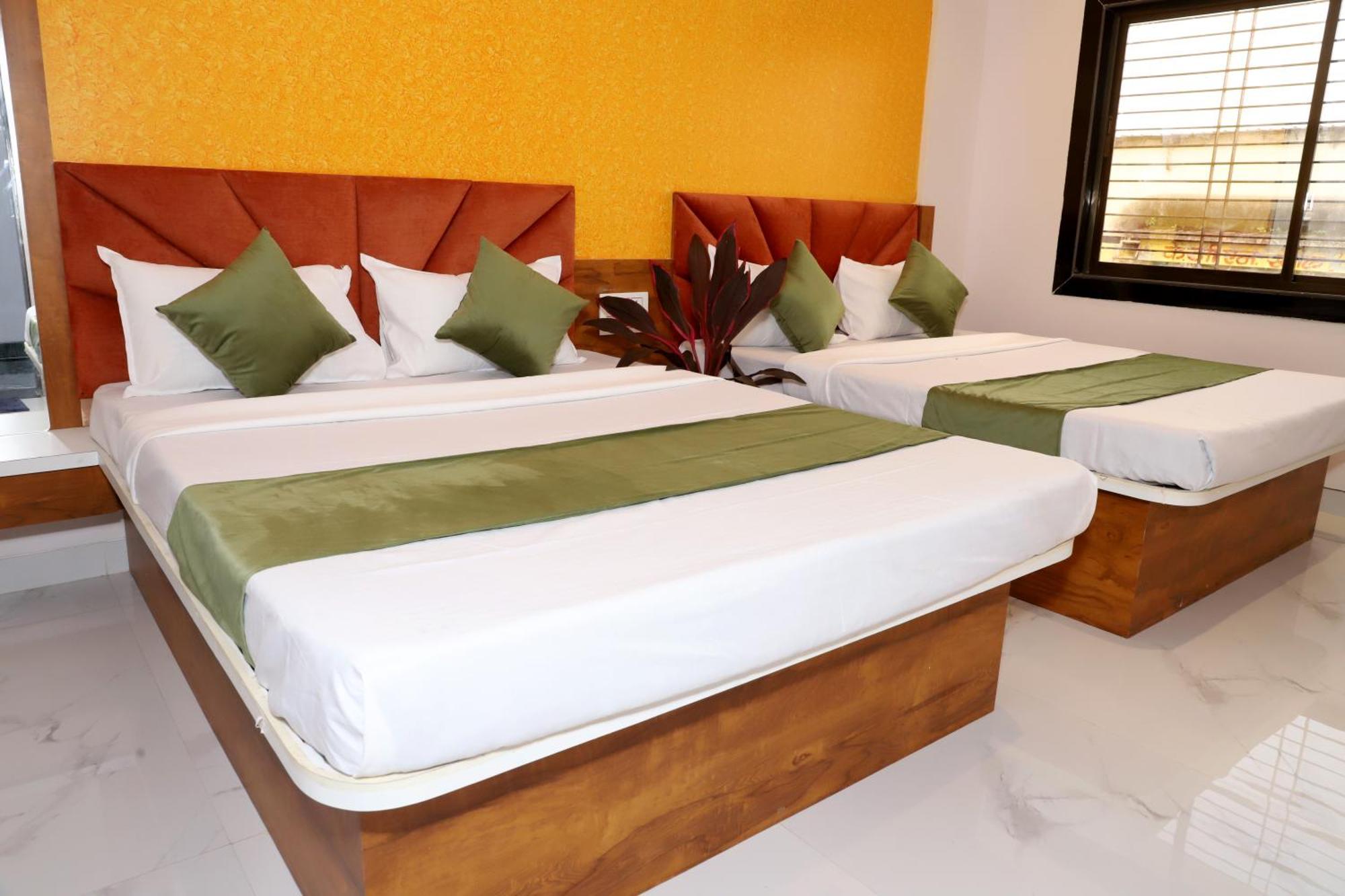 Hotel Grand Khuldabad エクステリア 写真